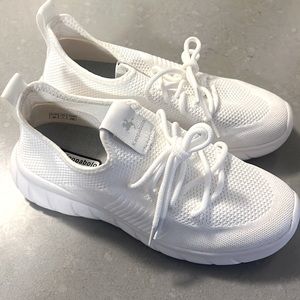 White sneakers (new)